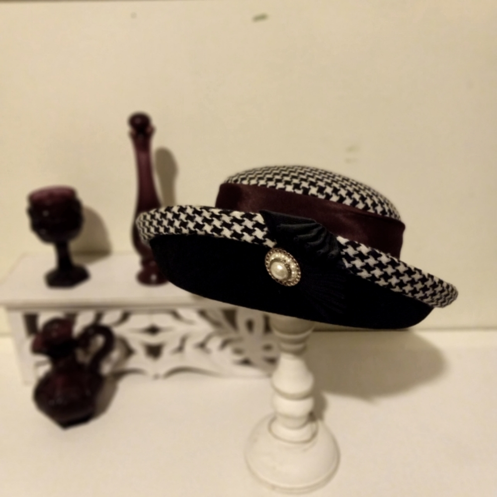 Adorable  vintage hat